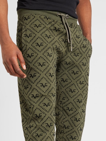 Tapered Pantaloni 'EGBERT' de la 19V69 ITALIA pe verde