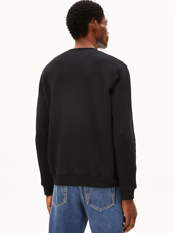 Sweat-shirt ARMEDANGELS en noir : derrière