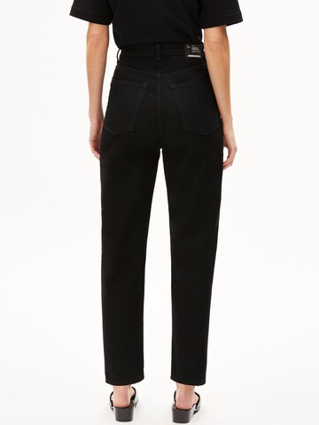 ARMEDANGELS Loosefit Jeans 'Mairaa' i sort