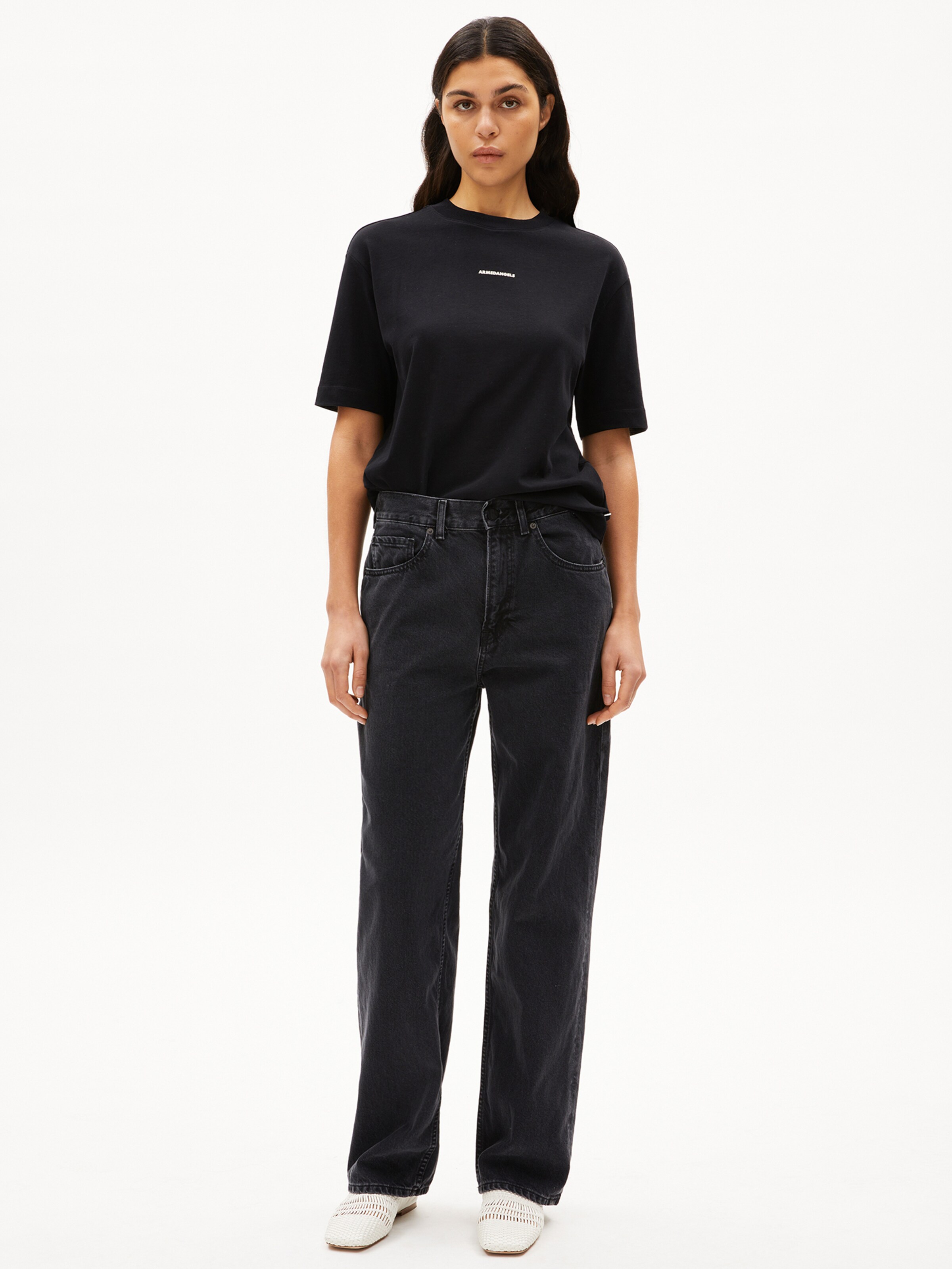 T-shirt ARMEDANGELS en noir : devant