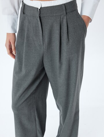 Koton Wide leg Pleat-Front Pants in Grey