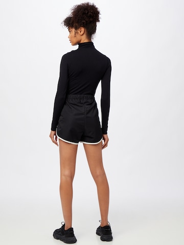 NU-IN Regular Sporshorts in Schwarz