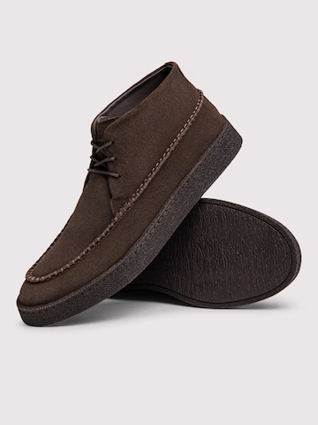 Ombre - Botas con cordones en marrón