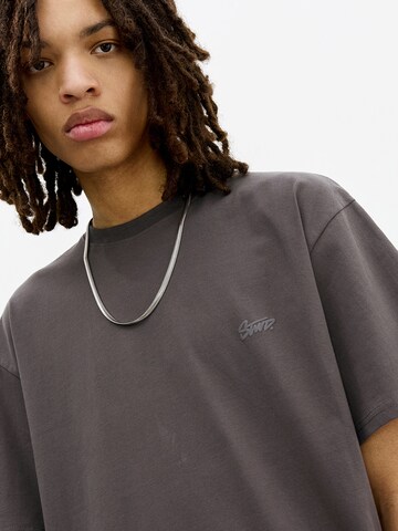 Tricou 'STWD' de la Pull&Bear pe gri