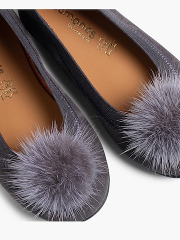 Ballerina di Pisamonas in grigio