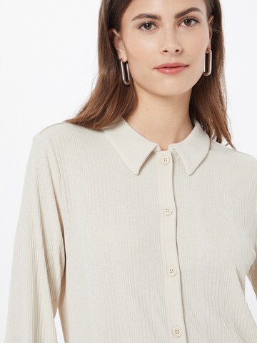 Monki Shirt in Beige