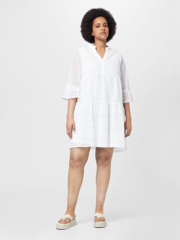 Tunique 'HONEY' Vero Moda Curve en blanc : devant