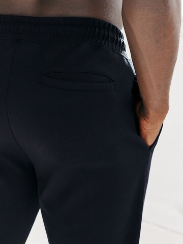 Next Tapered Broek 'Active Training Division' in Zwart