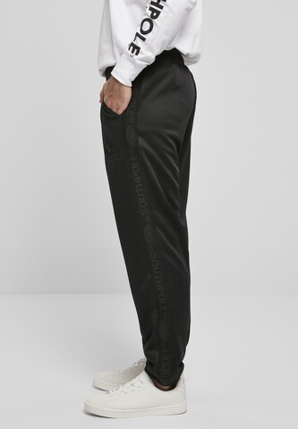 Tapered Pantaloni di SOUTHPOLE in nero