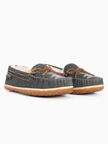 Minnetonka Moccasin 'Tilia' in Grey