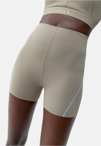 Born Living Yoga Skinny Sportbroek 'Luna' in Beige: voorkant