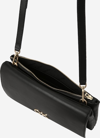 Pochette di Calvin Klein in nero