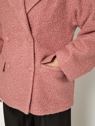 Peppercorn Mantel 'Cynthia' in Pink