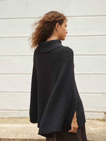 Next Cape in Schwarz