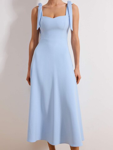 Trendyol Φόρεμα σε μπλε