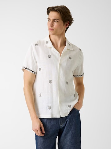 GUESS Regular Fit Hemd in Beige: Vorderseite