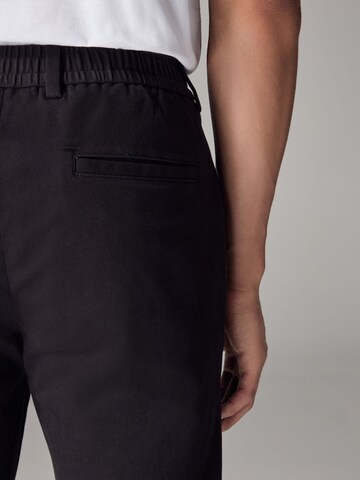 Next - regular Pantalón chino en negro