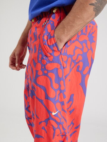 Loosefit Pantalon Nike Sportswear en rouge
