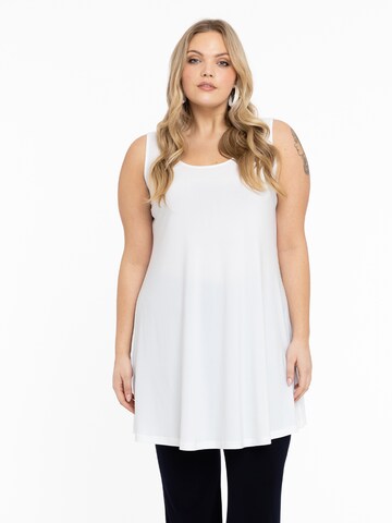 Yoek Tunic in White: front