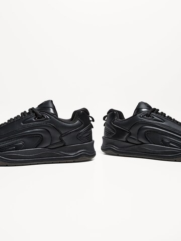 Baskets basses Bershka en noir