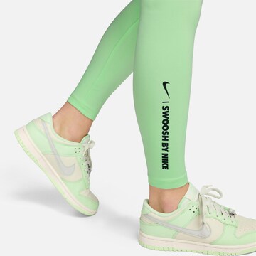 Skinny Pantaloni sport 'ONE' de la NIKE pe verde