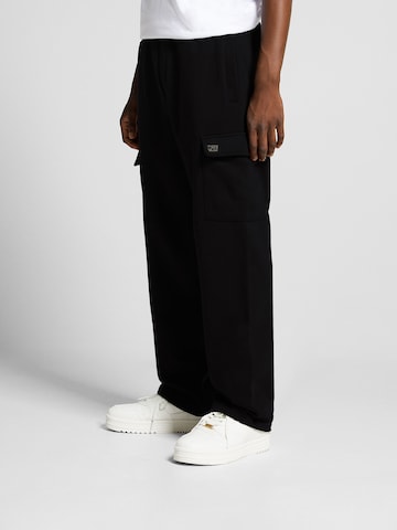 Bershka Zvonové kalhoty Kalhoty – černá: přední strana