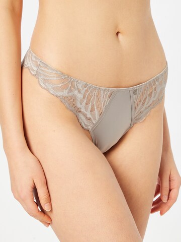 String Calvin Klein Underwear en gris : devant