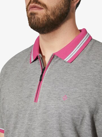 T-Shirt 'Earl Pat' Charles Colby en gris