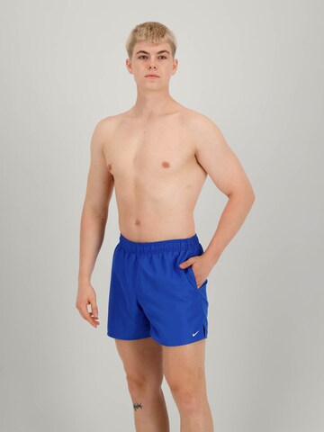 Regular Boardshorts 'Essential' Nike Swim en bleu : devant