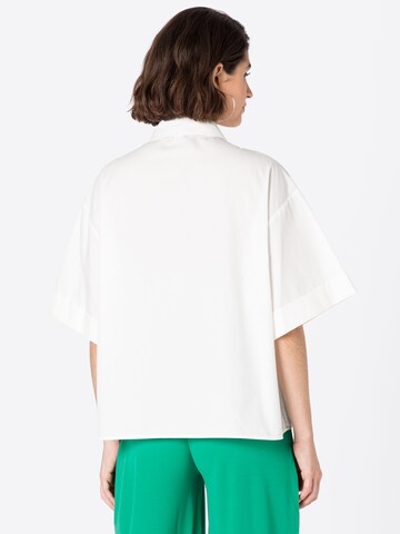 Warehouse - Blusa en blanco