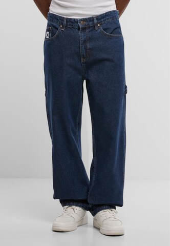 Karl Kani Loose fit Jeans in Blue: front