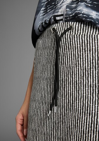 LAURA SCOTT Rock in Schwarz