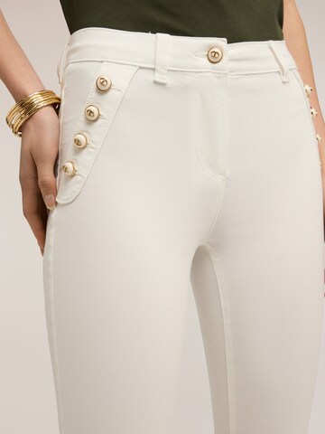 MOTIVI Slimfit Broek in Wit