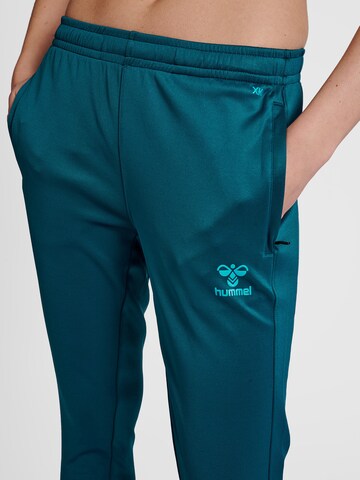 Hummel Slimfit Sporthose in Blau