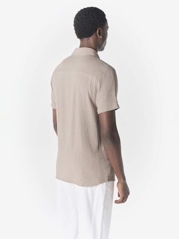 KOROSHI Regular Fit Paita värissä ruskea