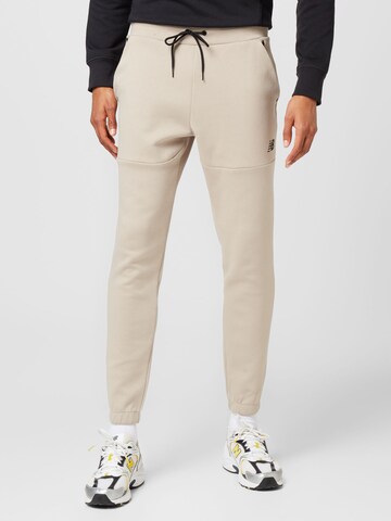 Effilé Pantalon de sport new balance en gris : devant