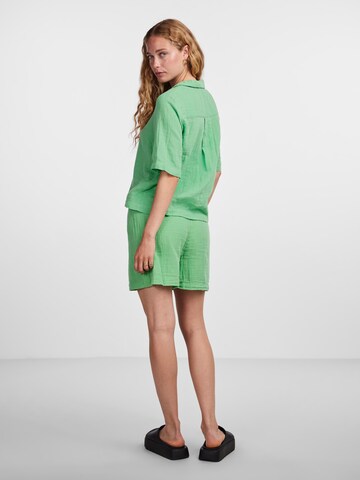 Camicia da donna 'Stina' di PIECES in verde
