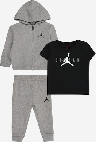 Jordan Комплект 'ESSENTIALS' в Серый: спереди
