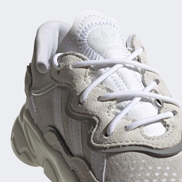 ADIDAS ORIGINALS Кроссовки 'Ozweego' в Серый
