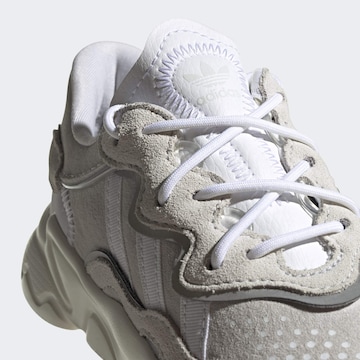 Baskets 'Ozweego' ADIDAS ORIGINALS en blanc