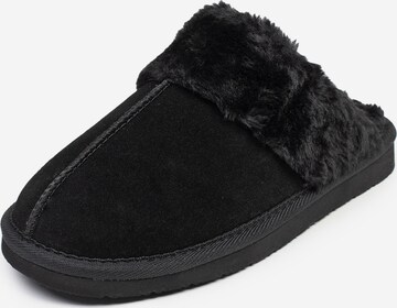 Pantoufle 'Chesney' Minnetonka en noir : devant