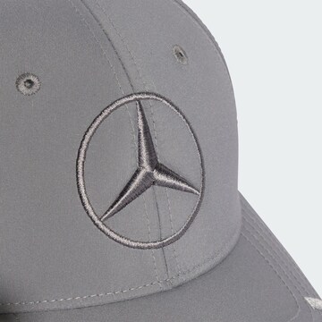 Cappello da baseball sportivo 'Mercedes-AMG Petronas F1 Team' di ADIDAS PERFORMANCE in grigio