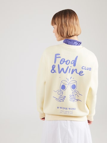 Sublevel Sweatshirt in Yellow: front