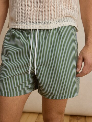 DAN FOX APPAREL Σορτσάκι-μαγιό 'Juri' σε πράσινο