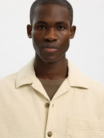 SELECTED - Ajuste regular Camisa en beige