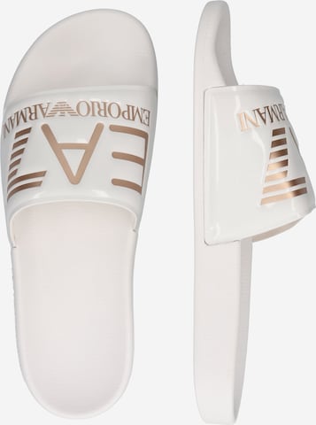 Claquettes / Tongs EA7 Emporio Armani en blanc