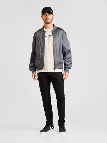 Calvin Klein Övergångsjacka 'HERO' i grå