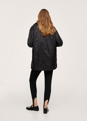 MANGO Prehodna jakna 'Lou' | črna barva