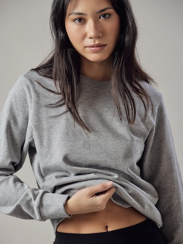 Sweat-shirt 'Felpa Girocollo' OWN Off With Nature en gris