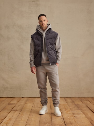 Gilet 'Yassin' DAN FOX APPAREL en gris